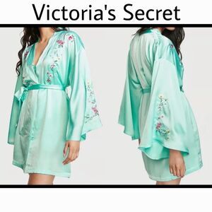 Victoria’s Secret Floral Embroidery Satin Kimono Robe Light Blue XL